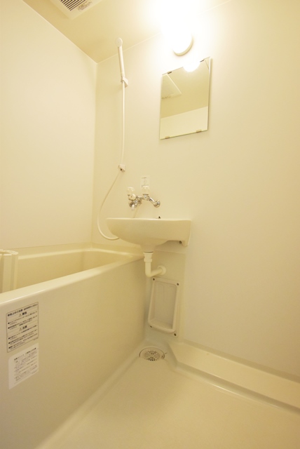 2013年に浴室新調改装済。浴室・トイレ別にいたしました。
