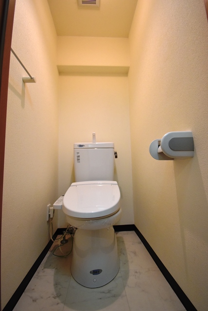 2013年にトイレ新調改装済。浴室・トイレ別にいたしました。ウォシュレット付です。