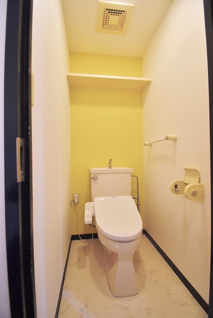 トイレはウォシュレット付。2025年7月床面・壁・天井張替済