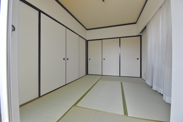 和室部分。壁・天井クロス張替、畳表替済