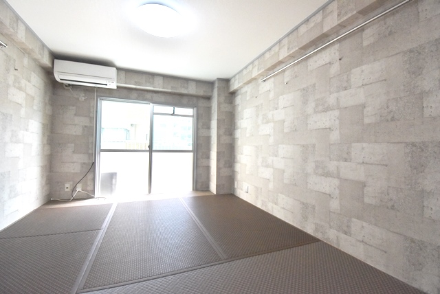 和室部分はお洒落な畳(新床)へ変更、貼替済。