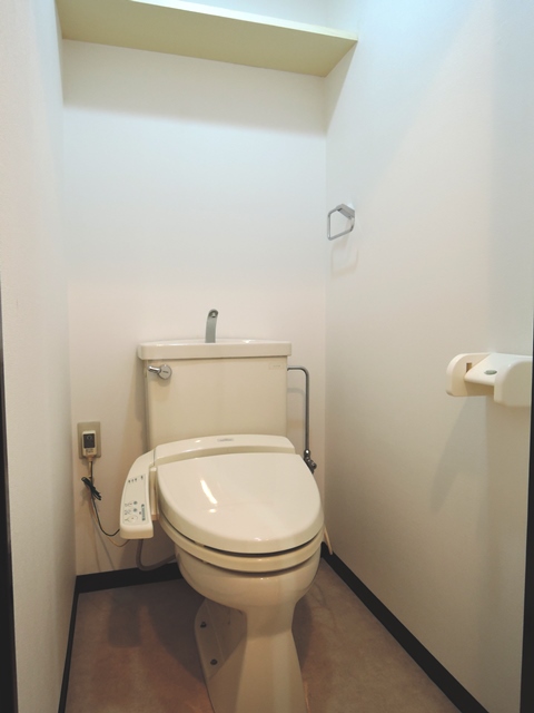 トイレ。ウォシュレット付です。