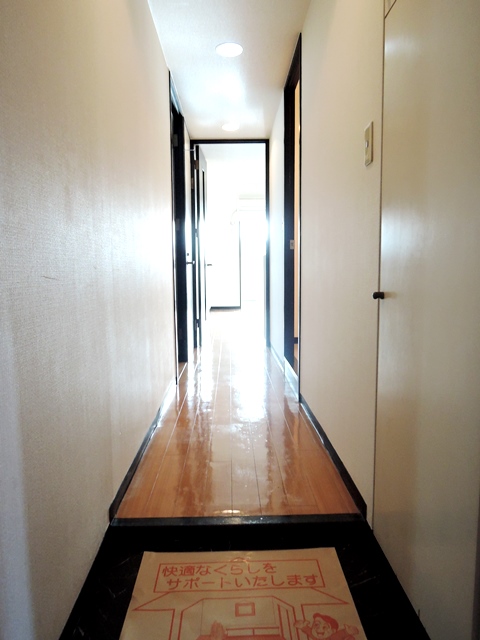 壁・天井張替済。床面は、既張替済。現在、室内確認中につき、前入居者入居前の室内状況です。