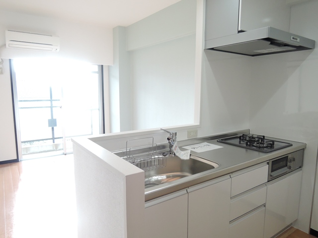 現在、室内確認中につき、前入居者入居前の室内状況です。