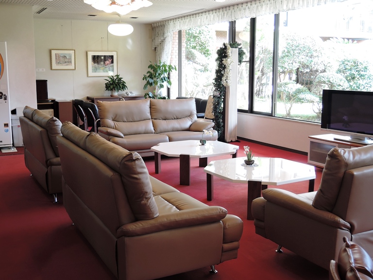 レトロ感のあるロビーで落ち着けます。