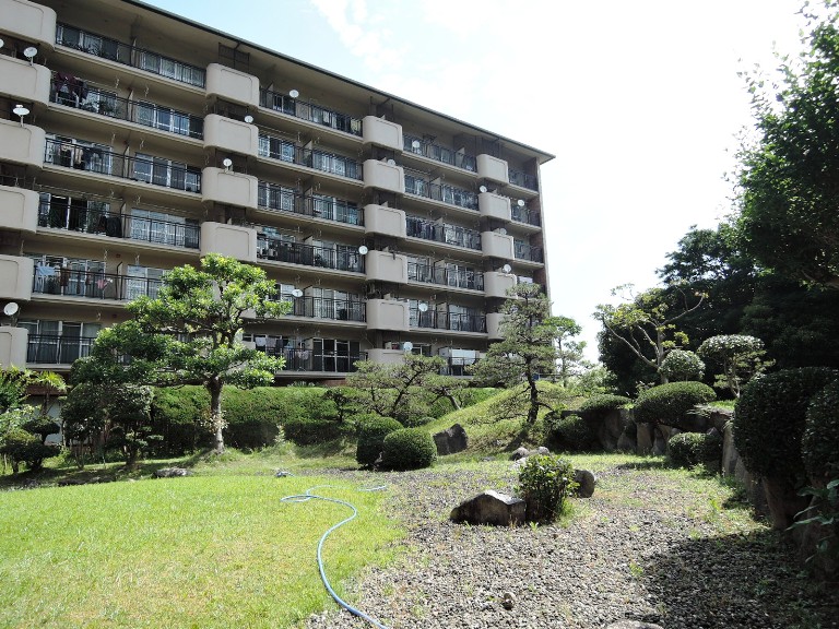 敷地内の庭園です。